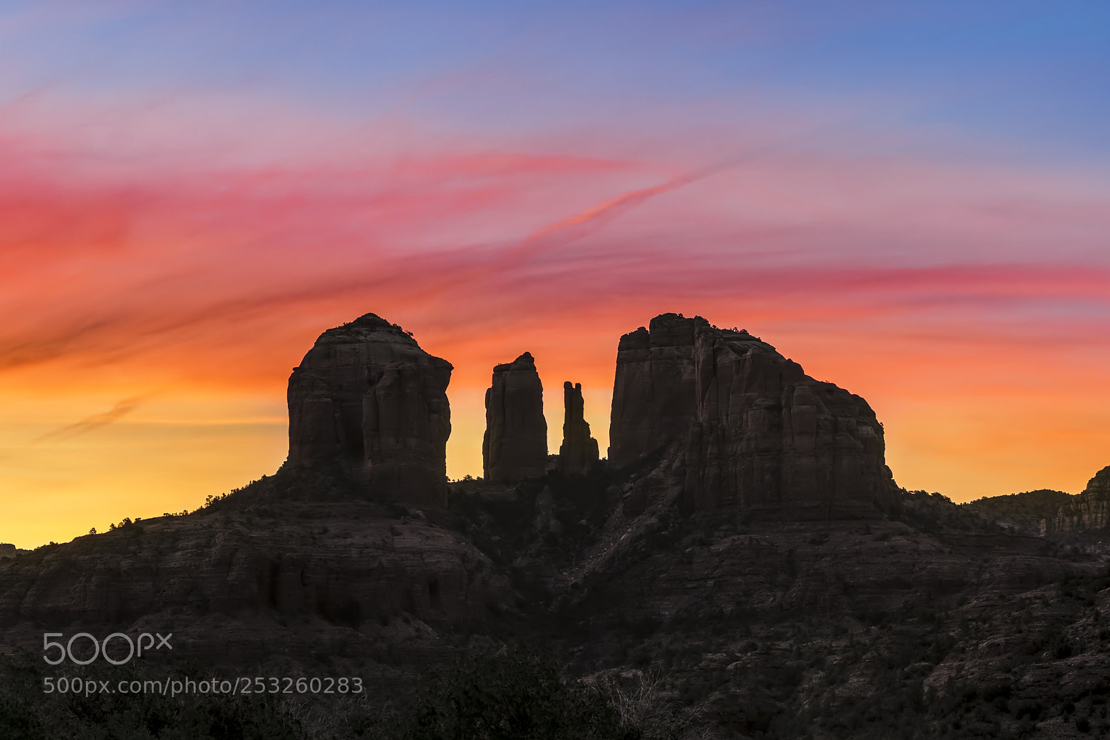 Canon EOS 5D Mark IV sample photo. Daybreak at cathedral rock photography