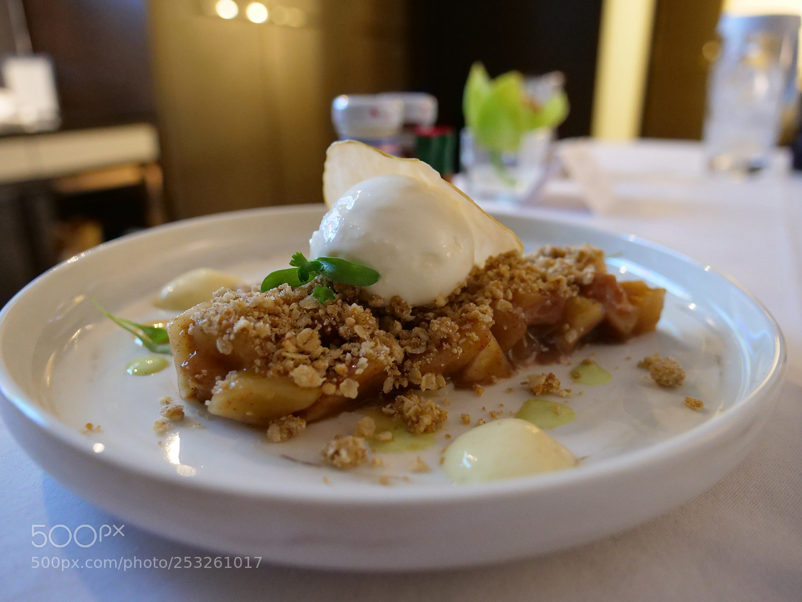 Panasonic Lumix DC-GH5 sample photo. Apple crumble photography