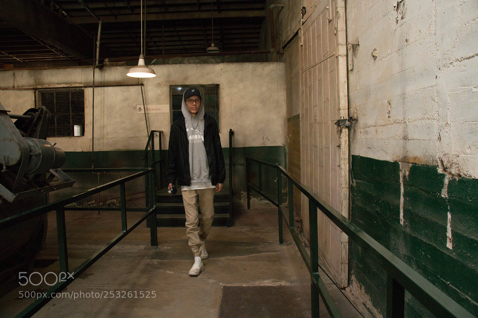 Canon EOS 70D sample photo. Walking in the laundry photography