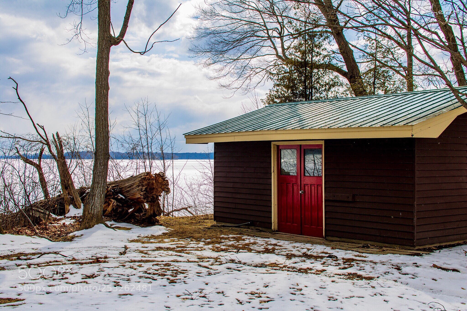 Canon EOS 750D (EOS Rebel T6i / EOS Kiss X8i) sample photo. Liked the red door photography