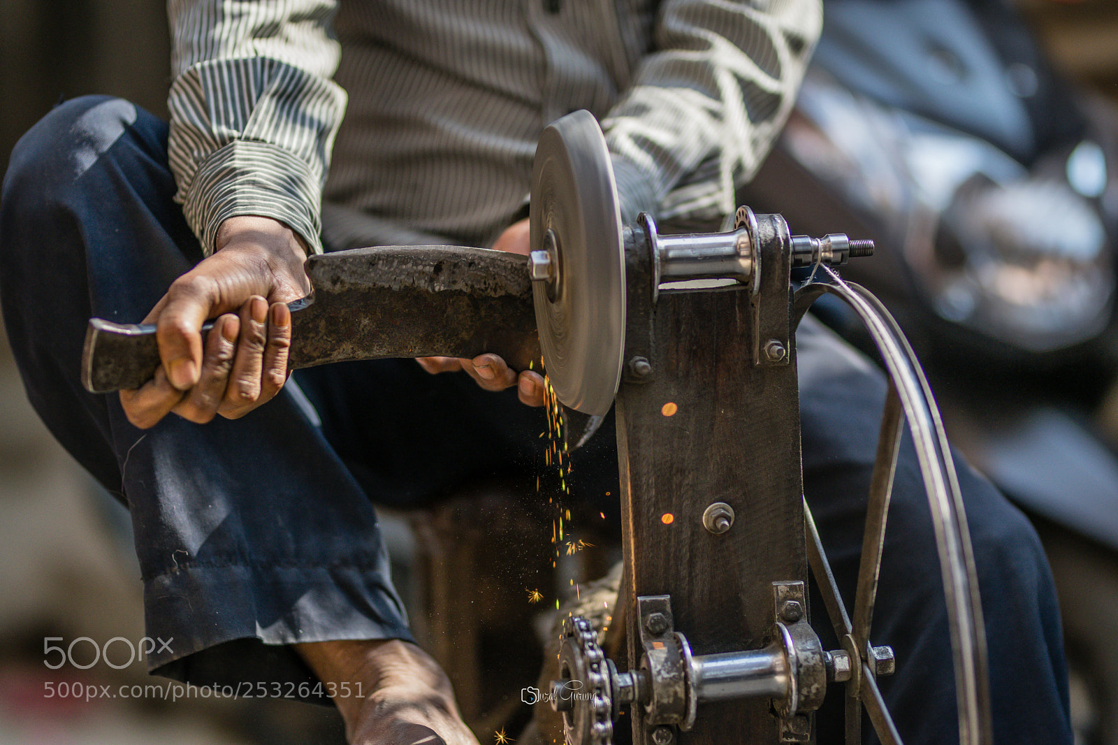 Nikon D5300 sample photo. The friction that runs photography