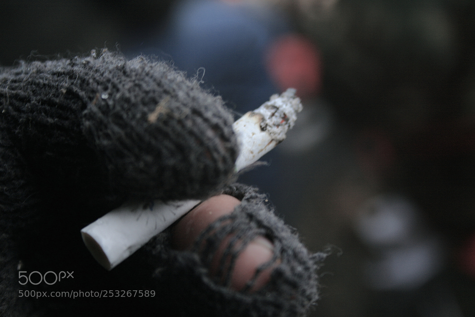 Canon EOS 400D (EOS Digital Rebel XTi / EOS Kiss Digital X) sample photo. Smoking hand photography