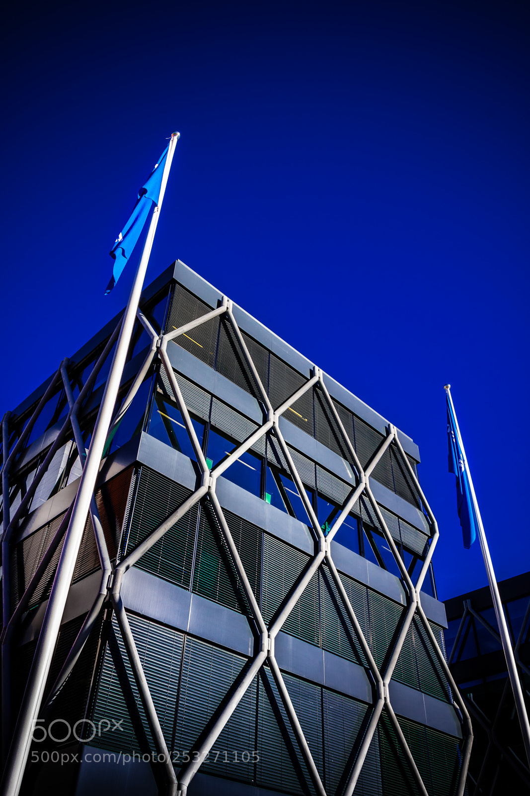 Canon EOS 750D (EOS Rebel T6i / EOS Kiss X8i) sample photo. Oslo blue crossmembers photography