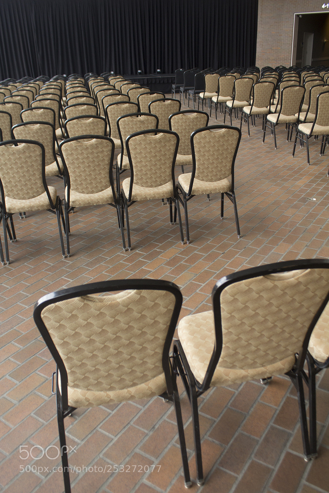 Canon EOS 1200D (EOS Rebel T5 / EOS Kiss X70 / EOS Hi) sample photo. Getting ready for performance. photography