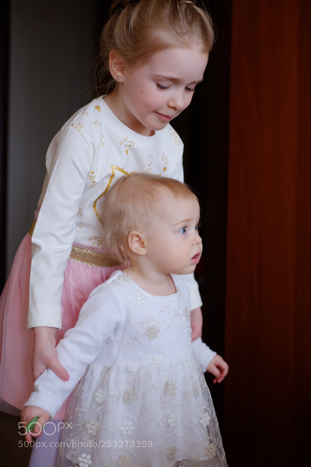 Fujifilm X-T10 sample photo. Sisters photography