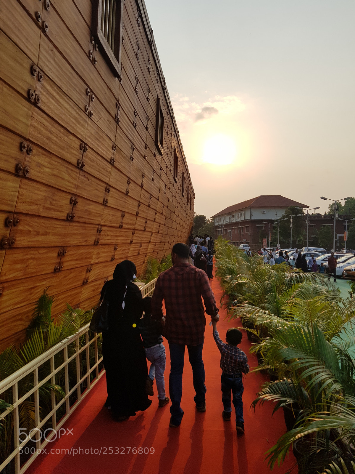 Samsung Galaxy S8+ sample photo. Walk on the ark photography