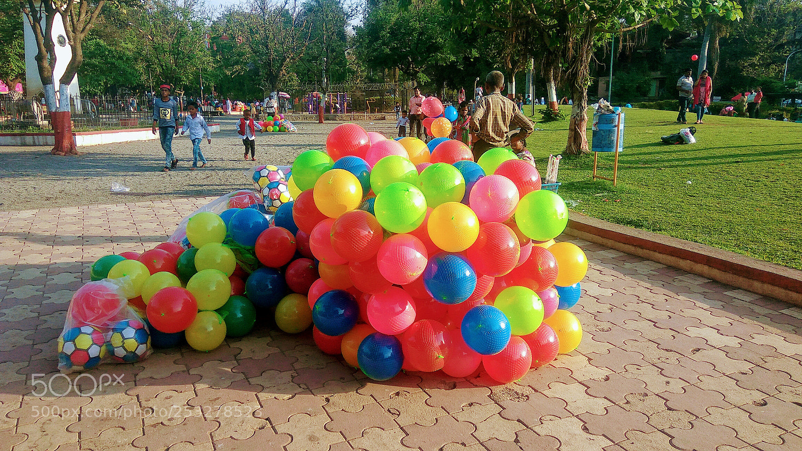 Xiaomi Redmi Note3 sample photo. Baloons photography