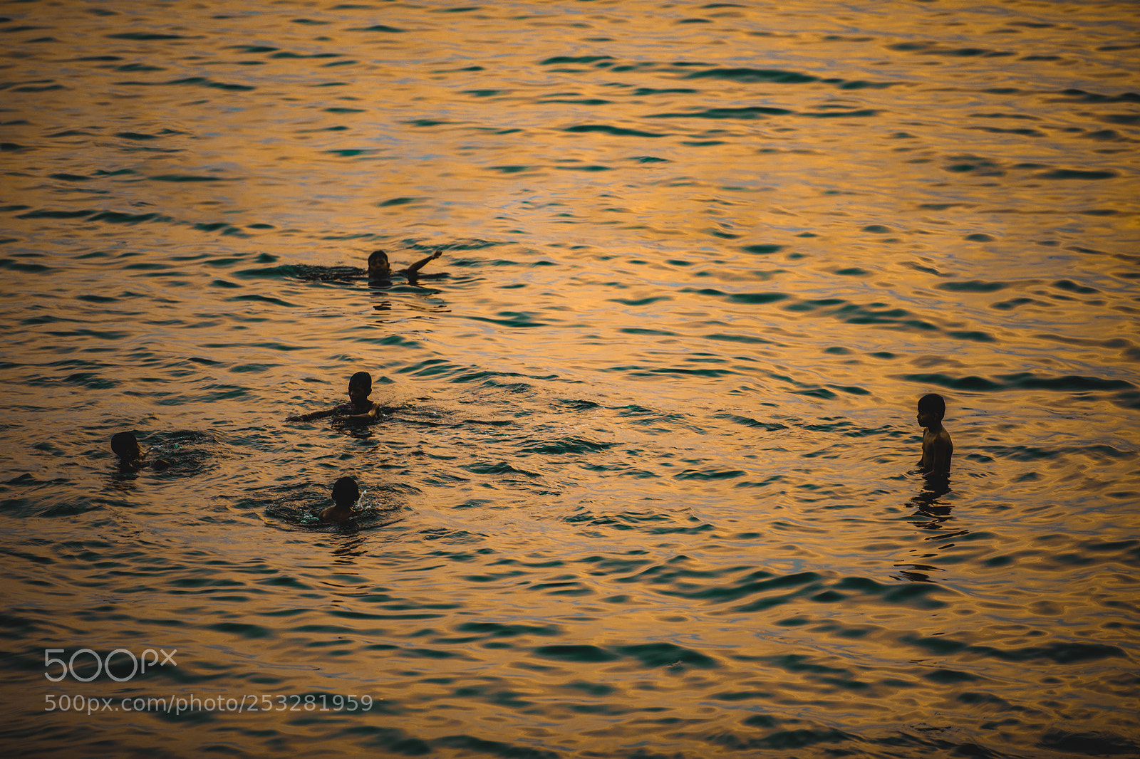 Canon EOS 5D Mark IV sample photo. Playtime photography