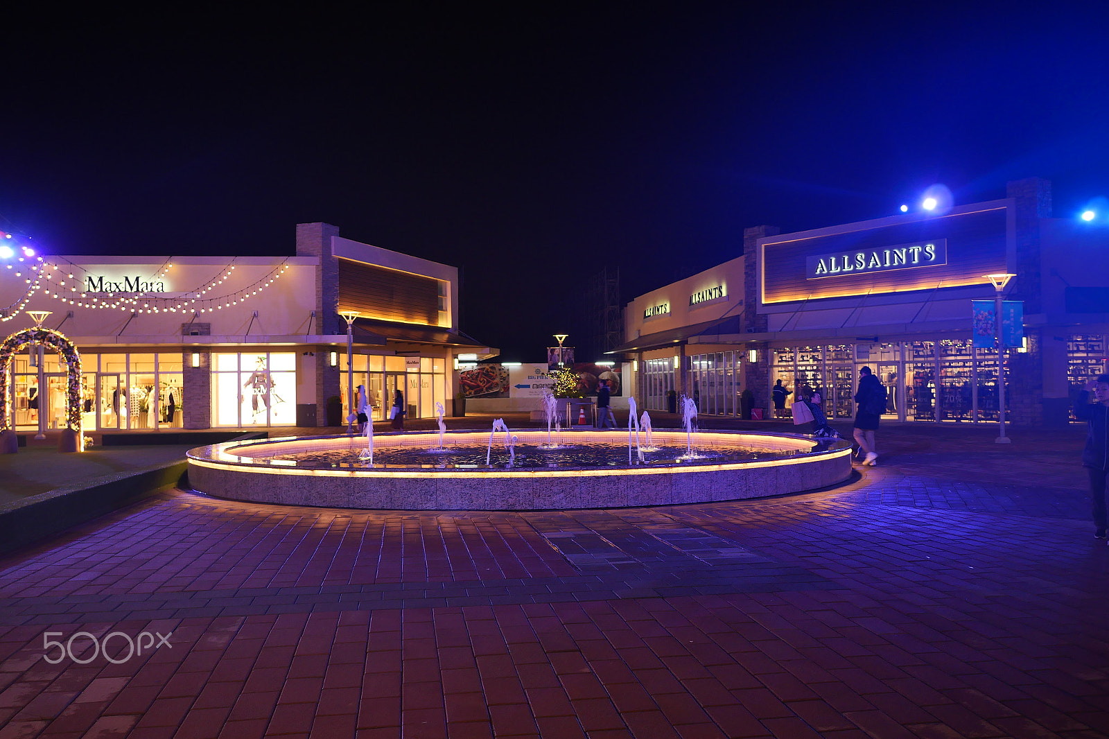 Panasonic DC-GX7MK3 sample photo. Neon fountain photography