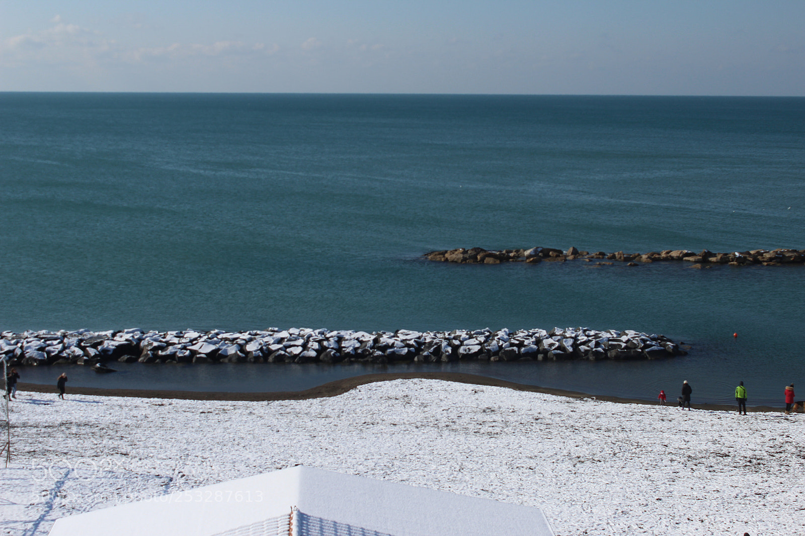 Canon EOS 1200D (EOS Rebel T5 / EOS Kiss X70 / EOS Hi) sample photo. Snow on the beach photography