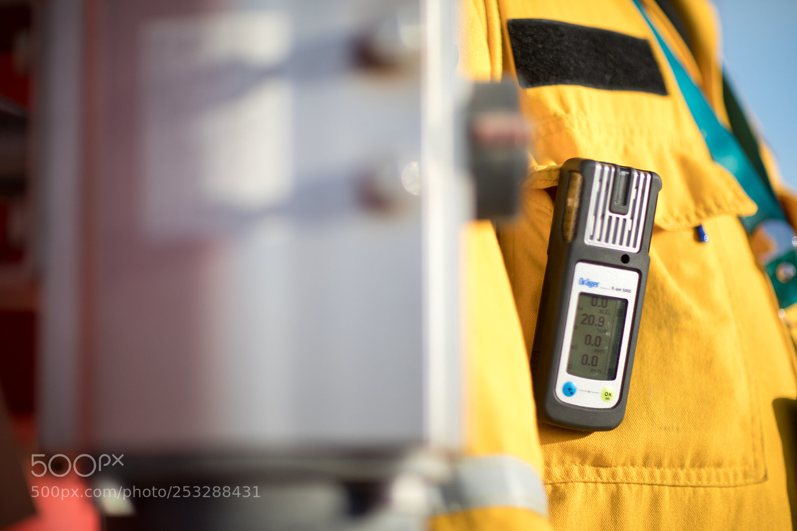 Canon EOS 5D Mark IV sample photo. Safety first in oil photography