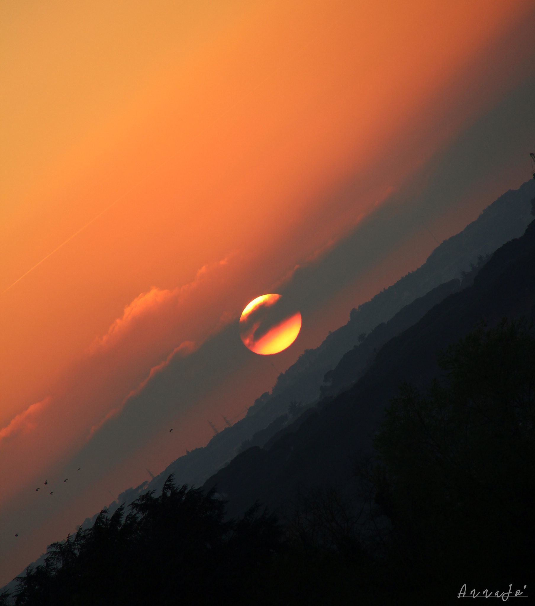 Canon EF-S 18-200mm F3.5-5.6 IS sample photo. Sunset in black photography