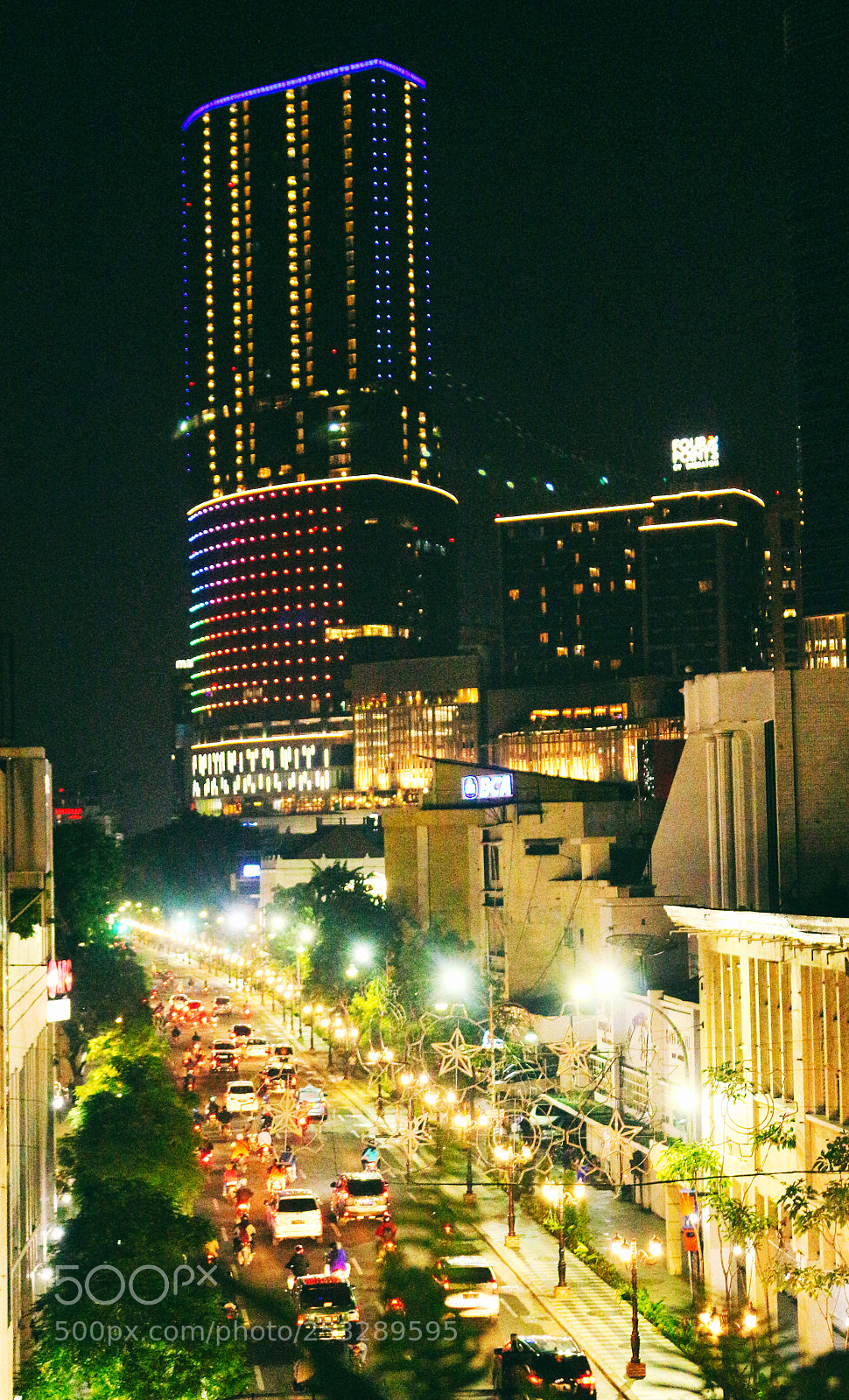 Canon EOS 700D (EOS Rebel T5i / EOS Kiss X7i) sample photo. Surabaya night city life photography