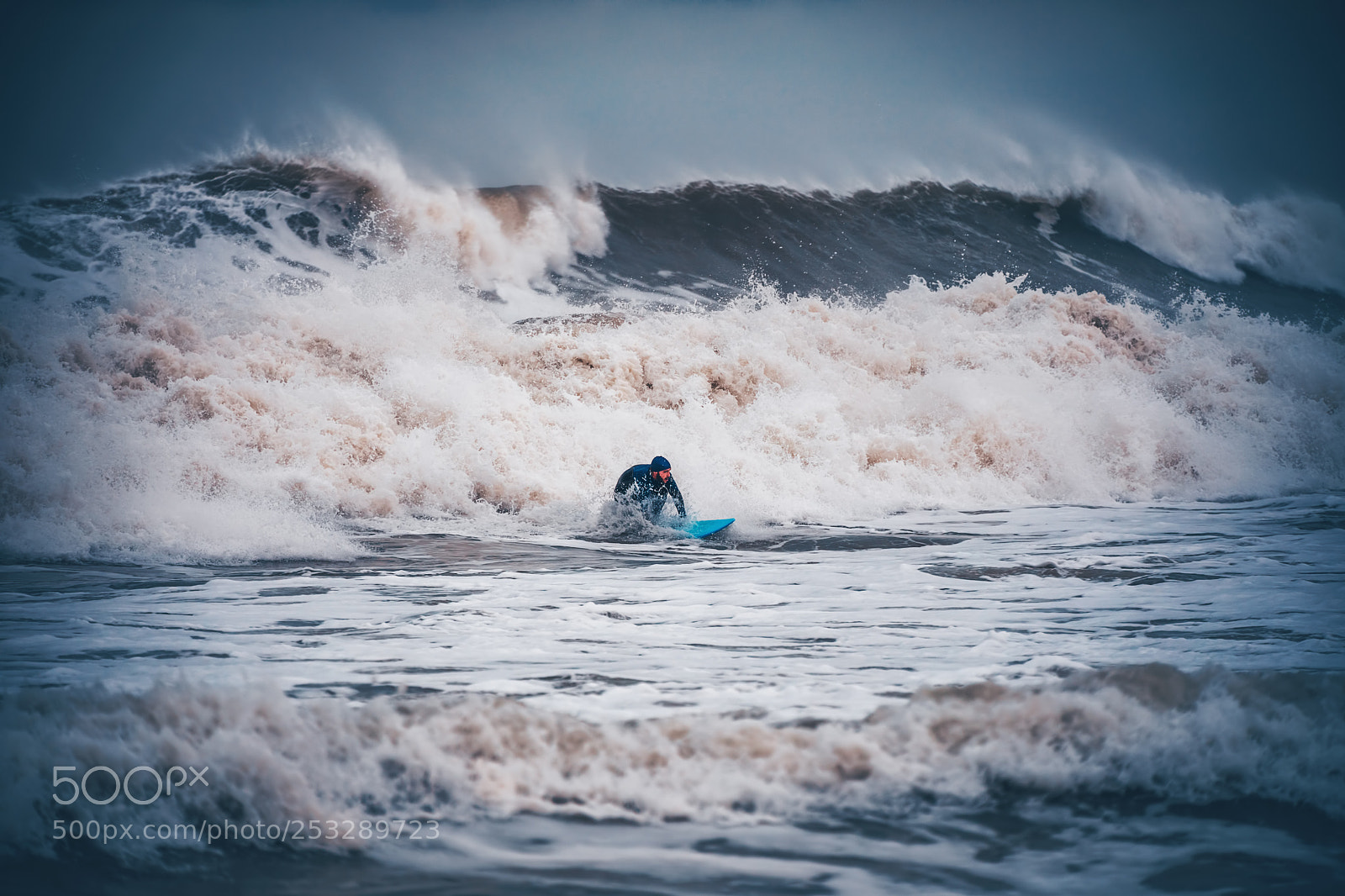 Canon EOS 5D Mark IV sample photo. Surfer catches huge waves photography