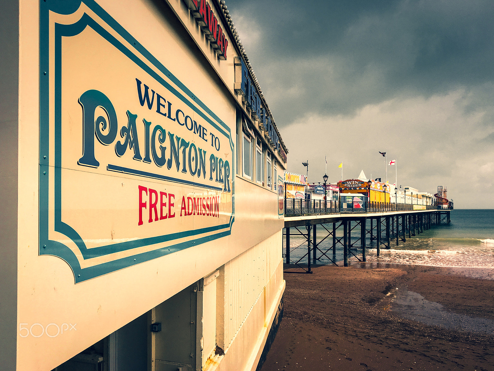 Jag.gr 645 PRO Mk III for Apple iPhone 6s sample photo. Paignton pier photography