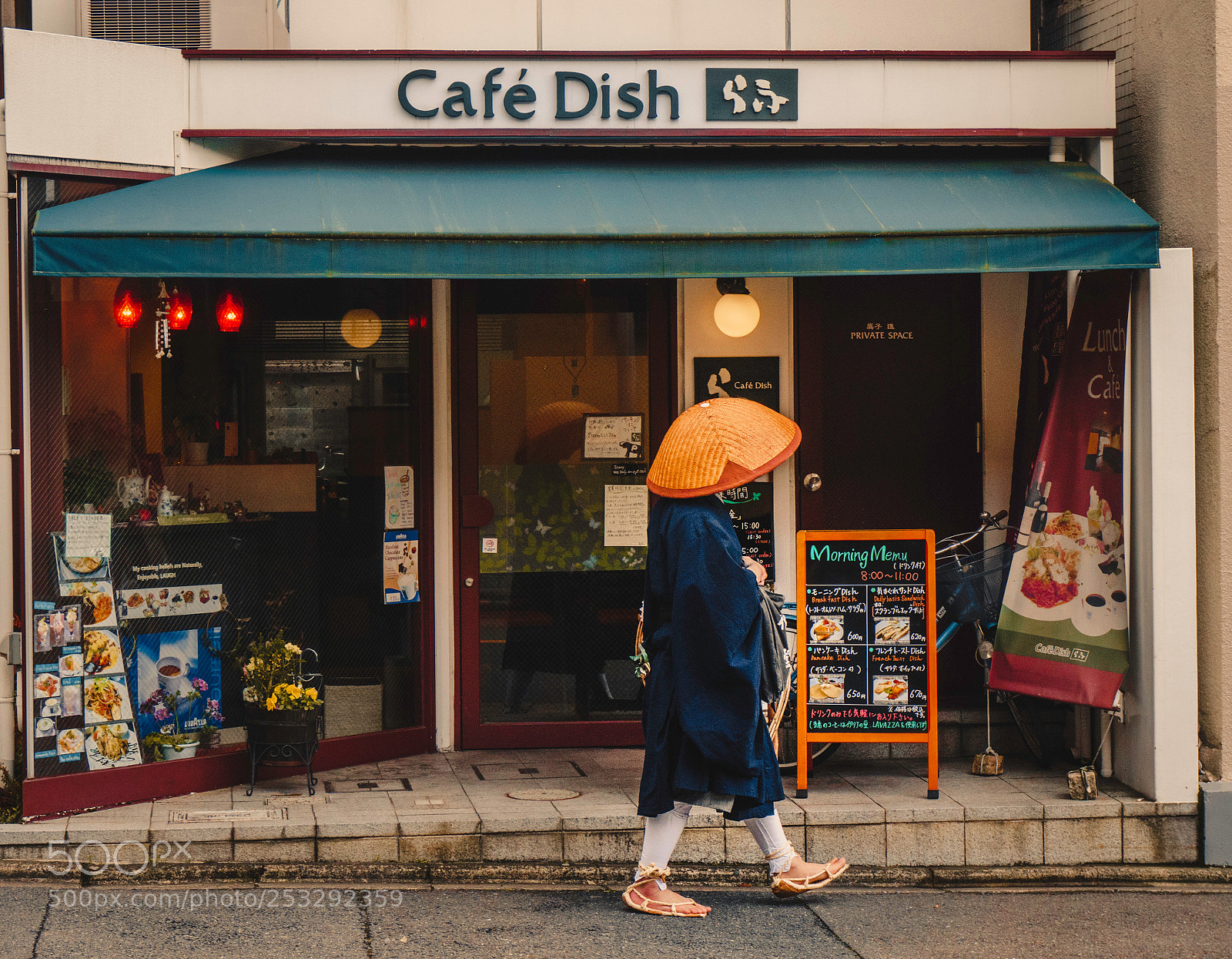 Sony a6000 sample photo. Monk and cafe photography