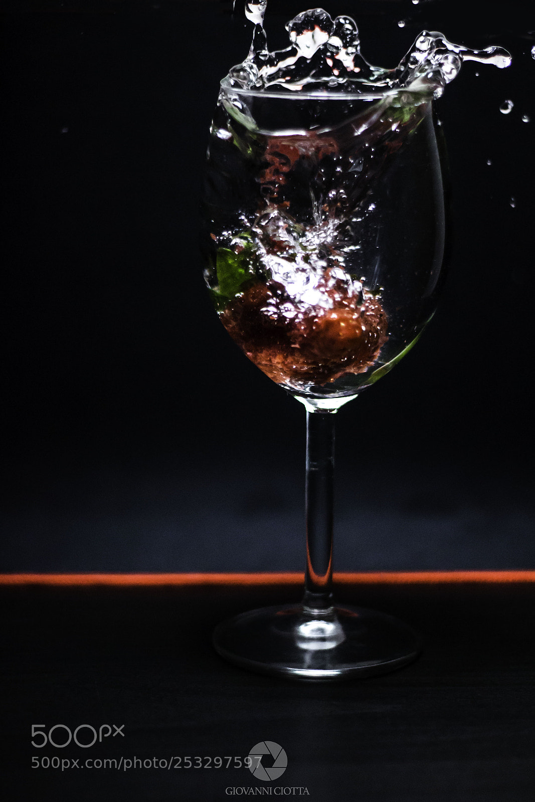 Canon EOS 700D (EOS Rebel T5i / EOS Kiss X7i) sample photo. Strawberry splashing photography