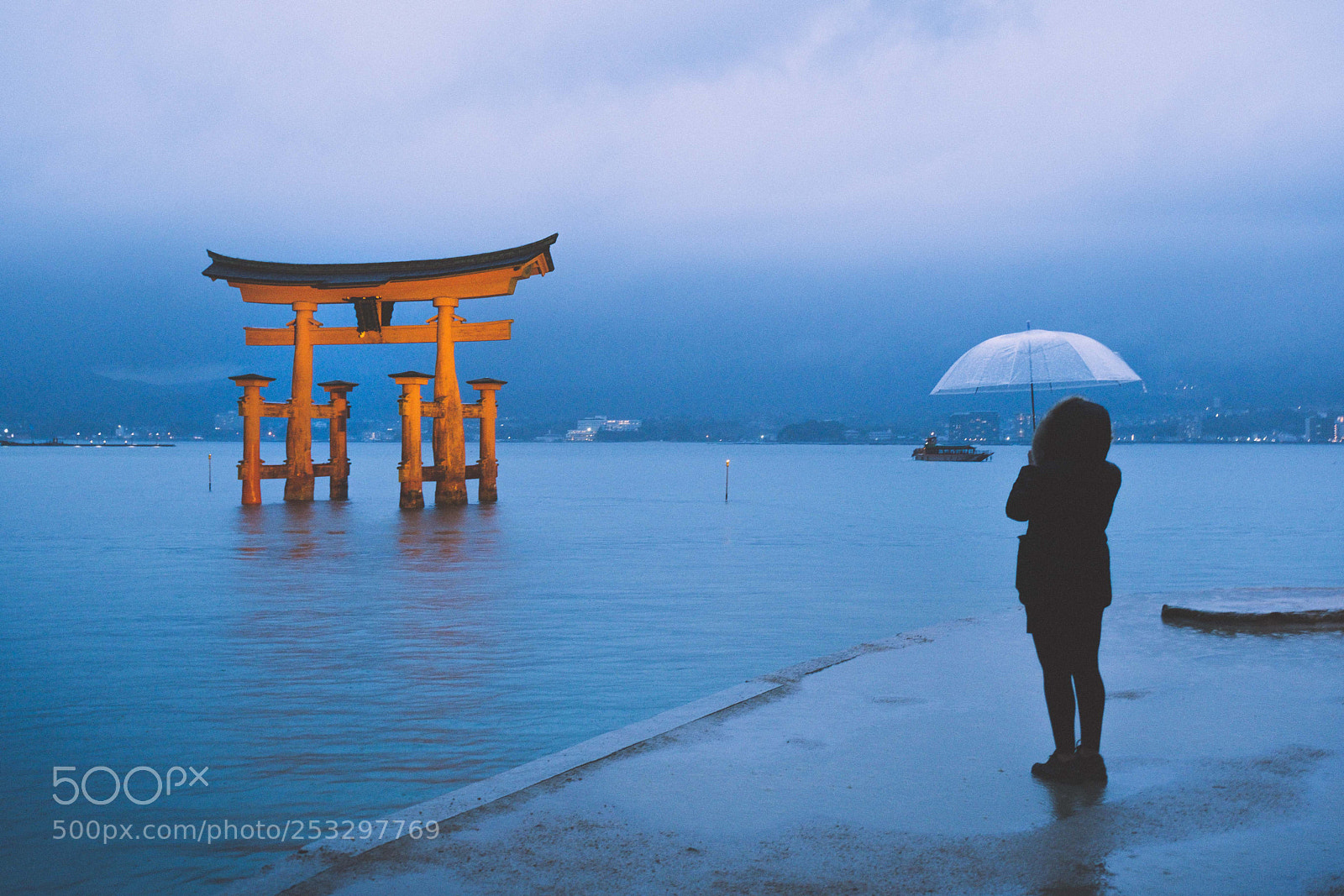 Fujifilm X-T2 sample photo. Floating torii gate, miyajima photography