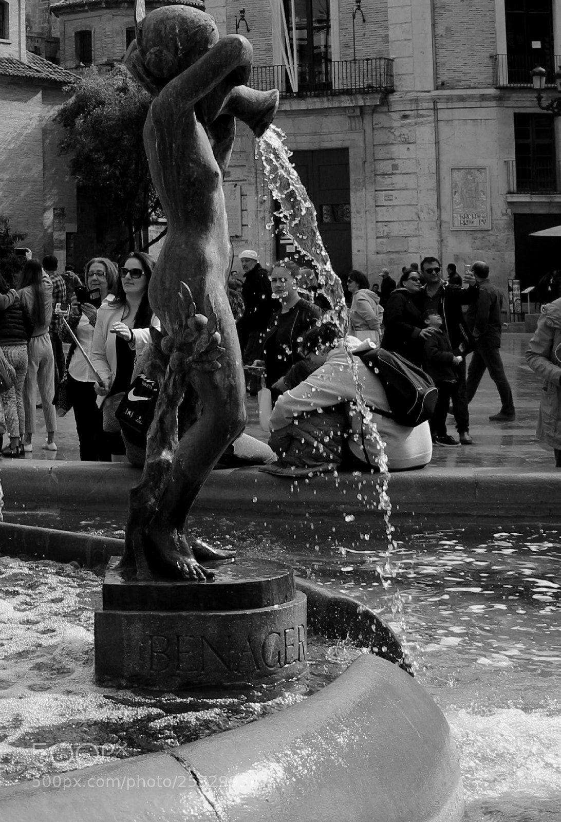 Canon EOS 700D (EOS Rebel T5i / EOS Kiss X7i) sample photo. Fontaine photography