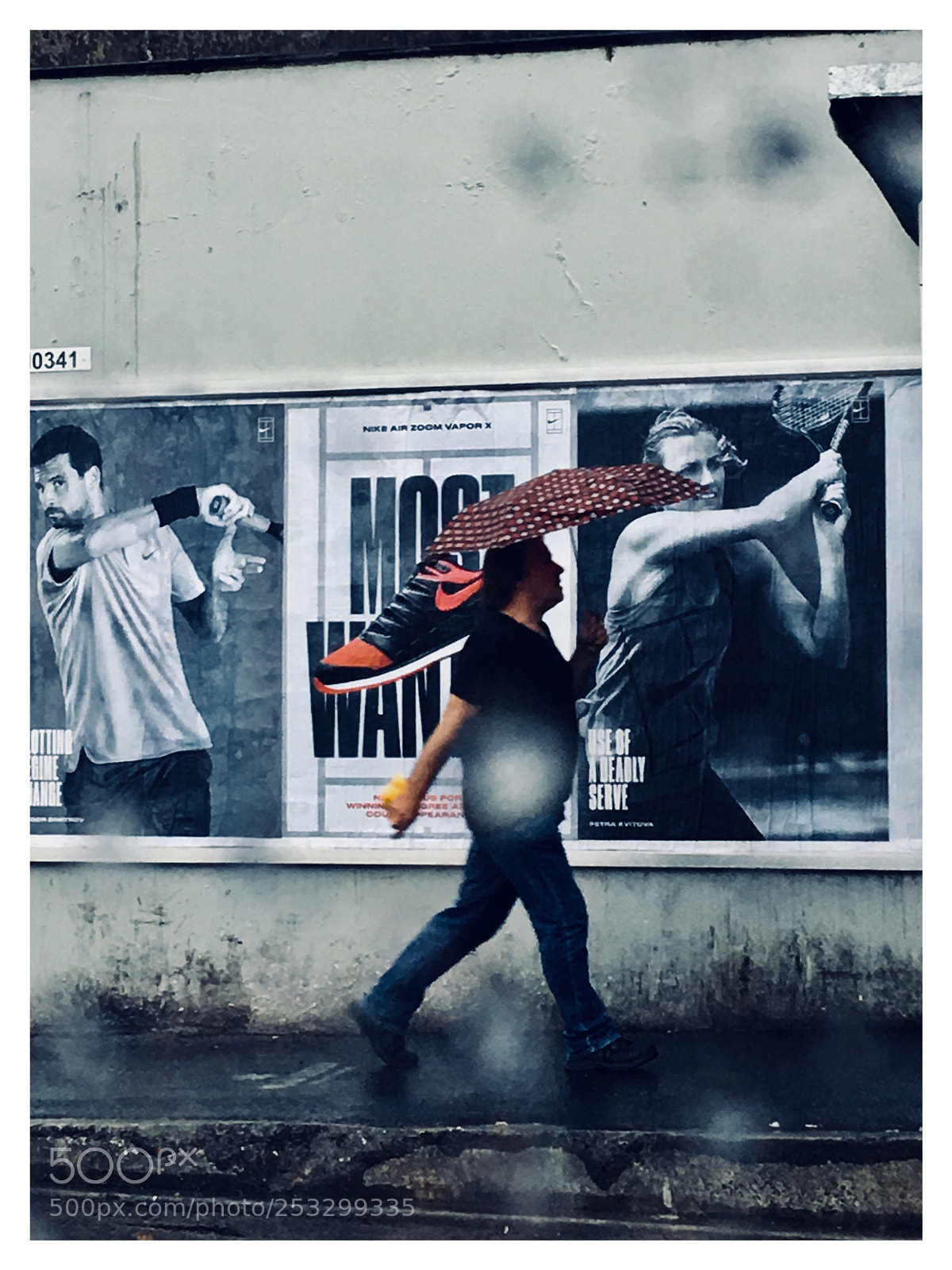 Apple iPhone 6s Plus sample photo. Walking in the rain photography