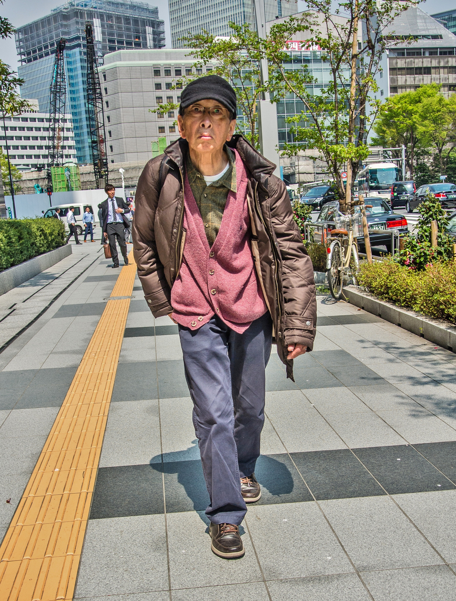 Nikon 1 V1 sample photo. A man walking straight ahead photography