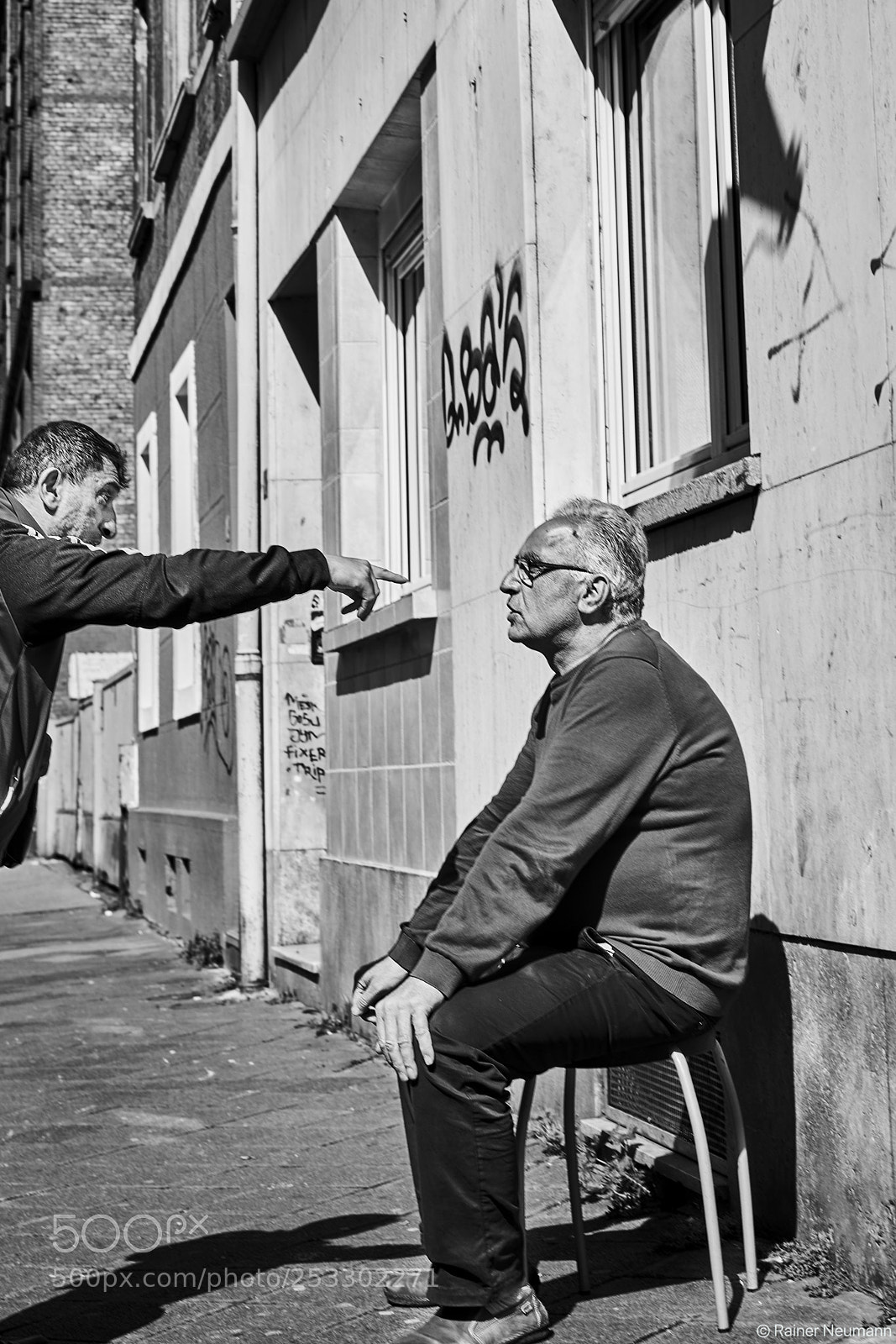 Sony a7R II sample photo. 2 männer b&w photography