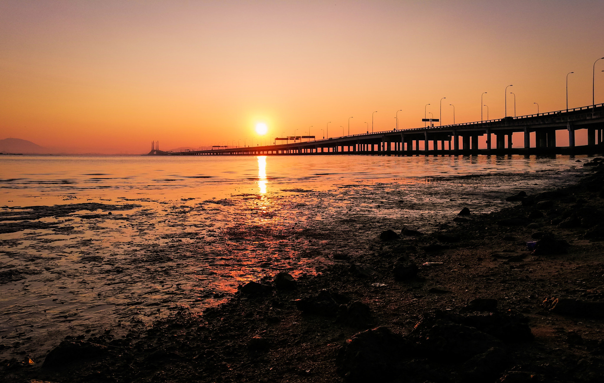 HUAWEI nova 2i sample photo. Sunrise at penang bridge photography