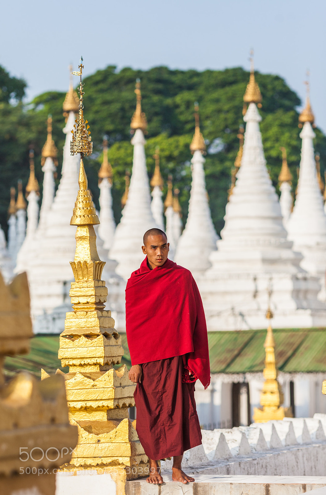 Canon EOS 5D Mark II sample photo. Buddhist monk in myanmar photography