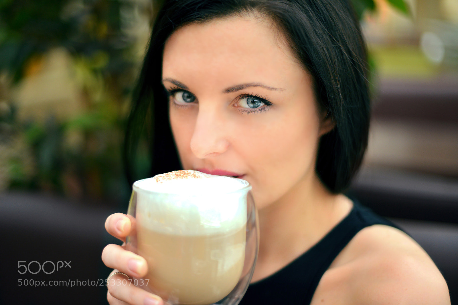 Nikon D800 sample photo. Таня пьет кофе photography