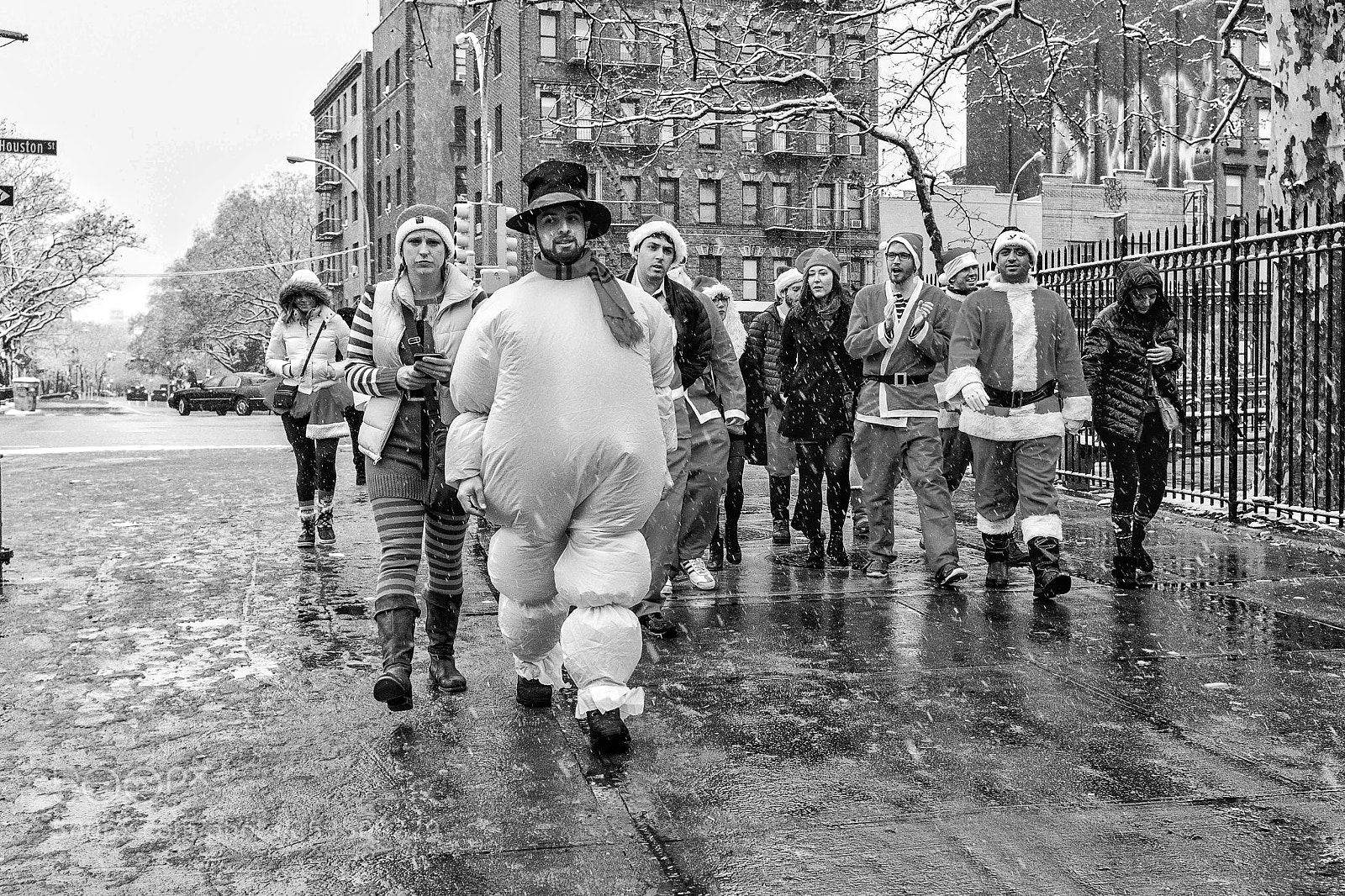 Fujifilm X100T sample photo. Santa con 2017 photography