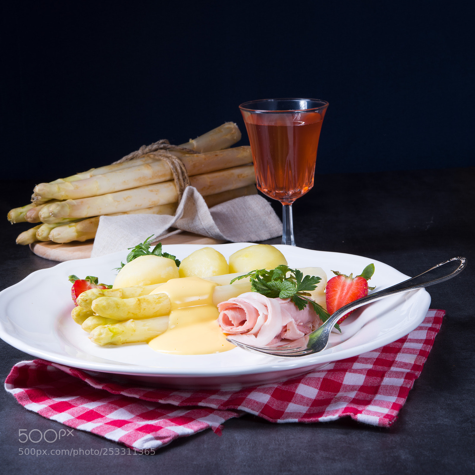 Nikon D810 sample photo. Asparagus with boiled ham photography