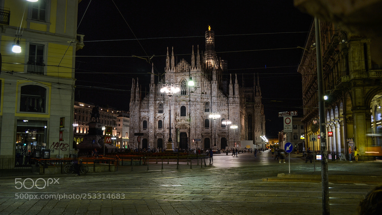 Nikon D3100 sample photo. Piazza del duomo photography