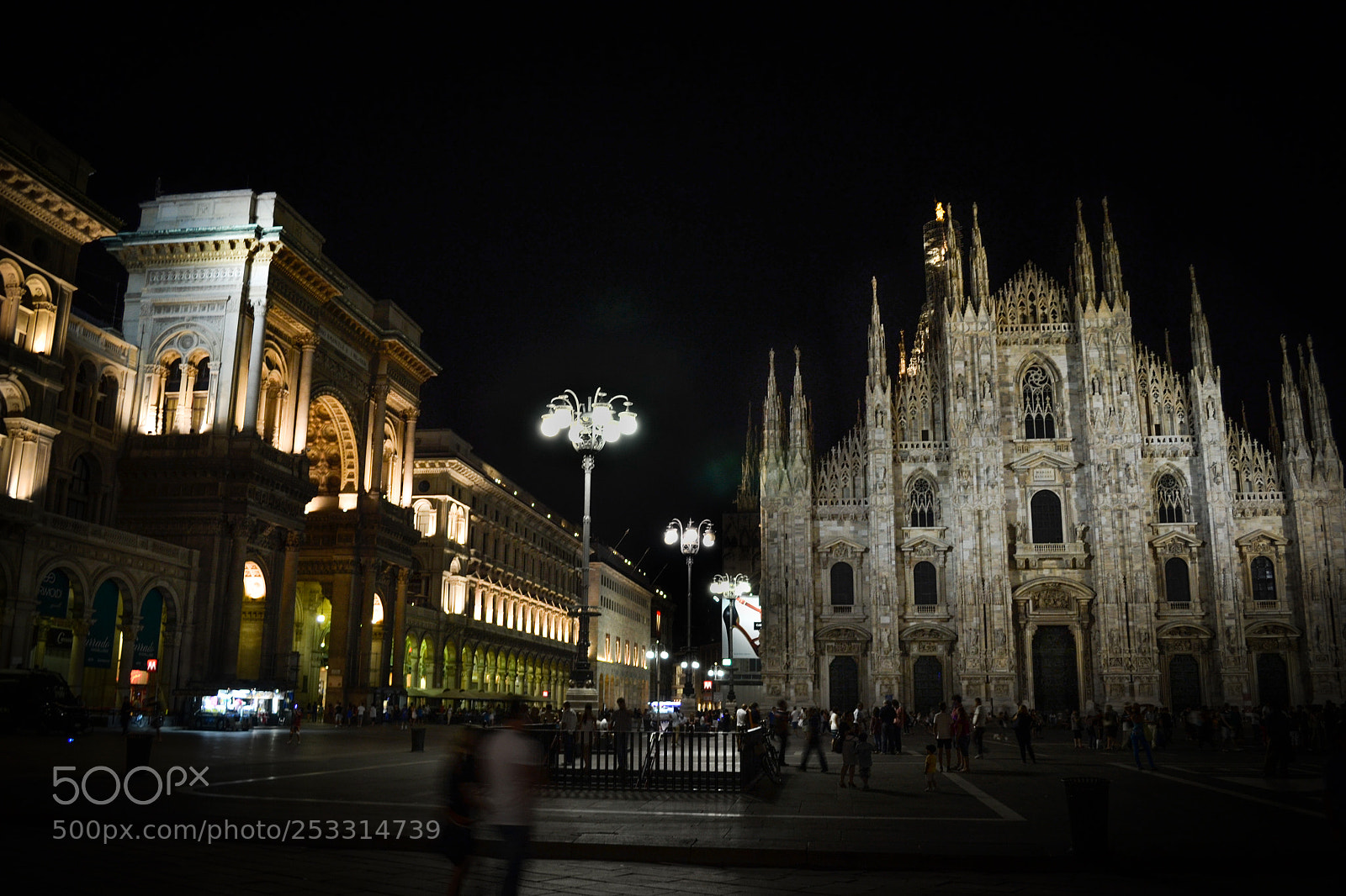 Nikon D3100 sample photo. Milan de noche photography