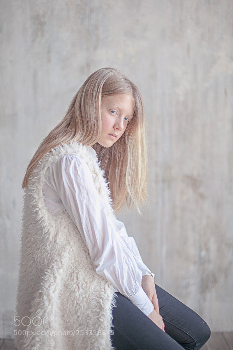 Canon EOS 5D Mark II sample photo. White photography