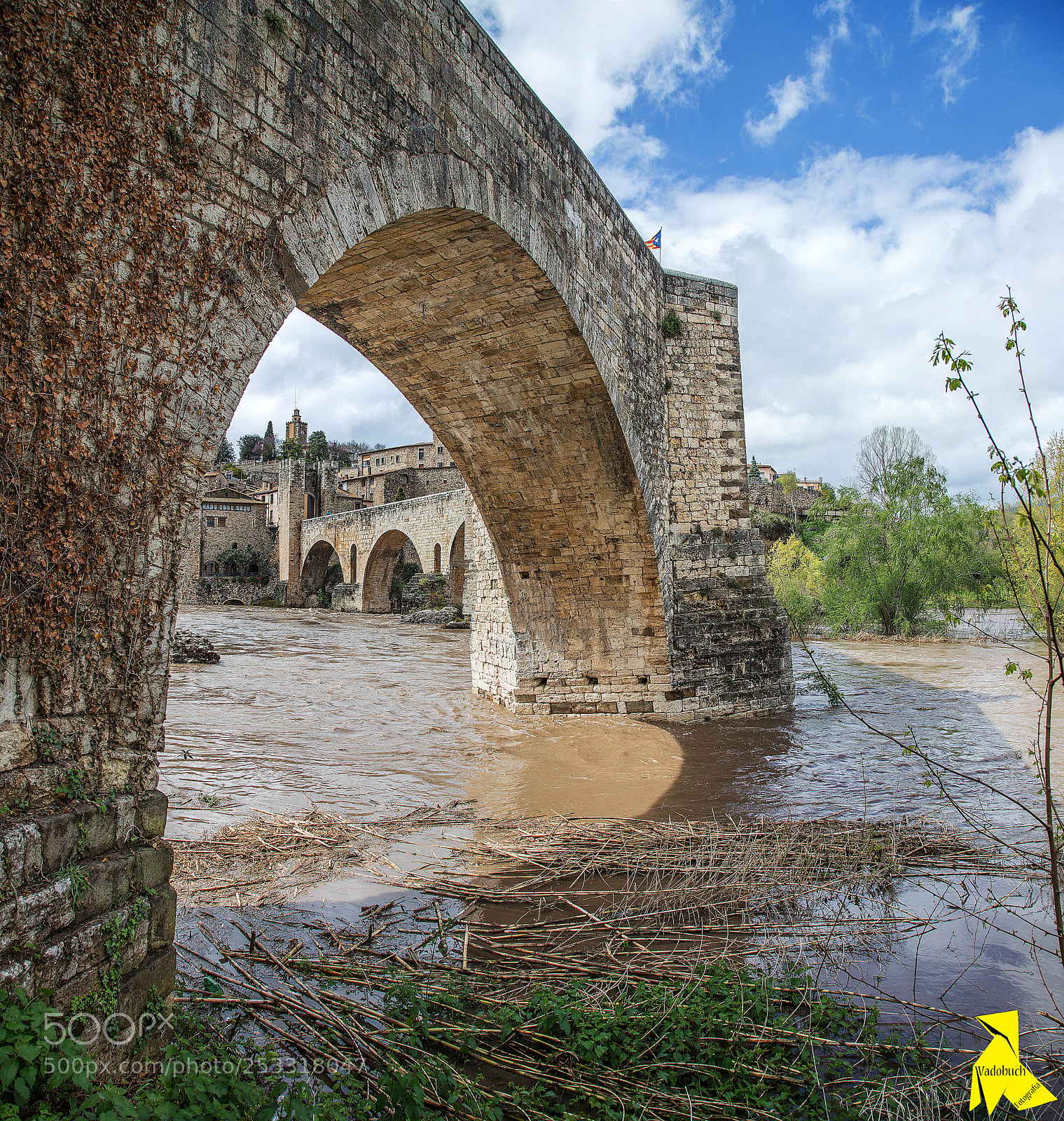 Canon EOS 6D Mark II sample photo. Besalú, riuada abril-2018 photography