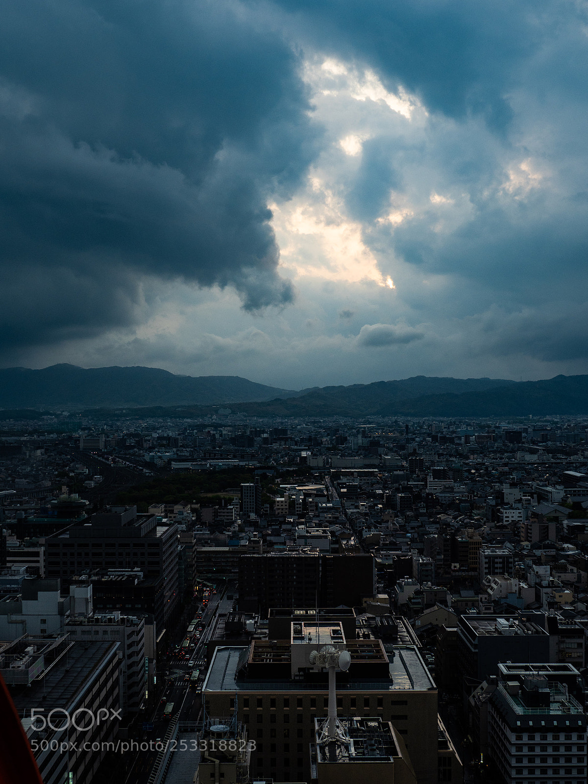 Olympus OM-D E-M1 Mark II sample photo. From kyoto tower photography