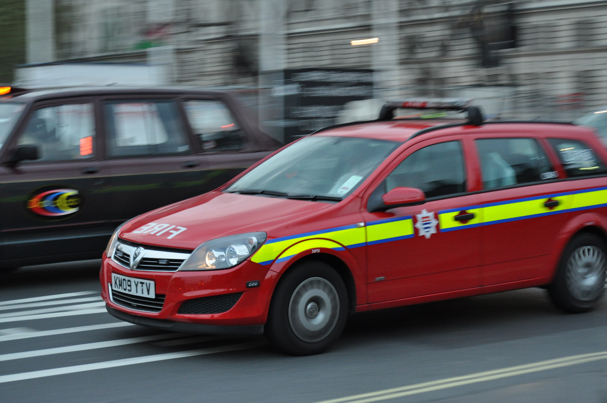 Nikon D5000 sample photo. British fire car - westminster photography