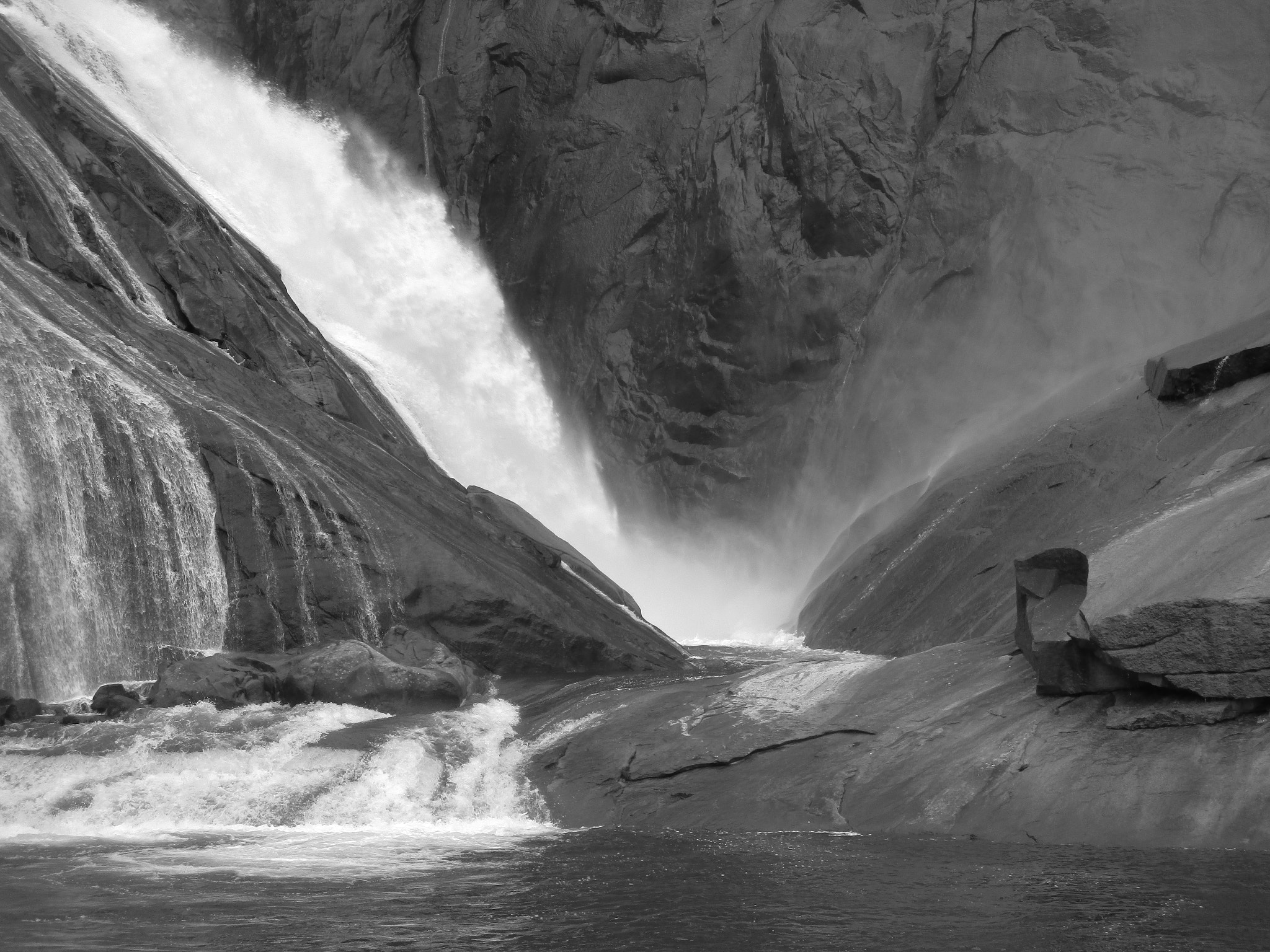 Canon PowerShot ELPH 160 (IXUS 160 / IXY 150) sample photo. Waterfall photography