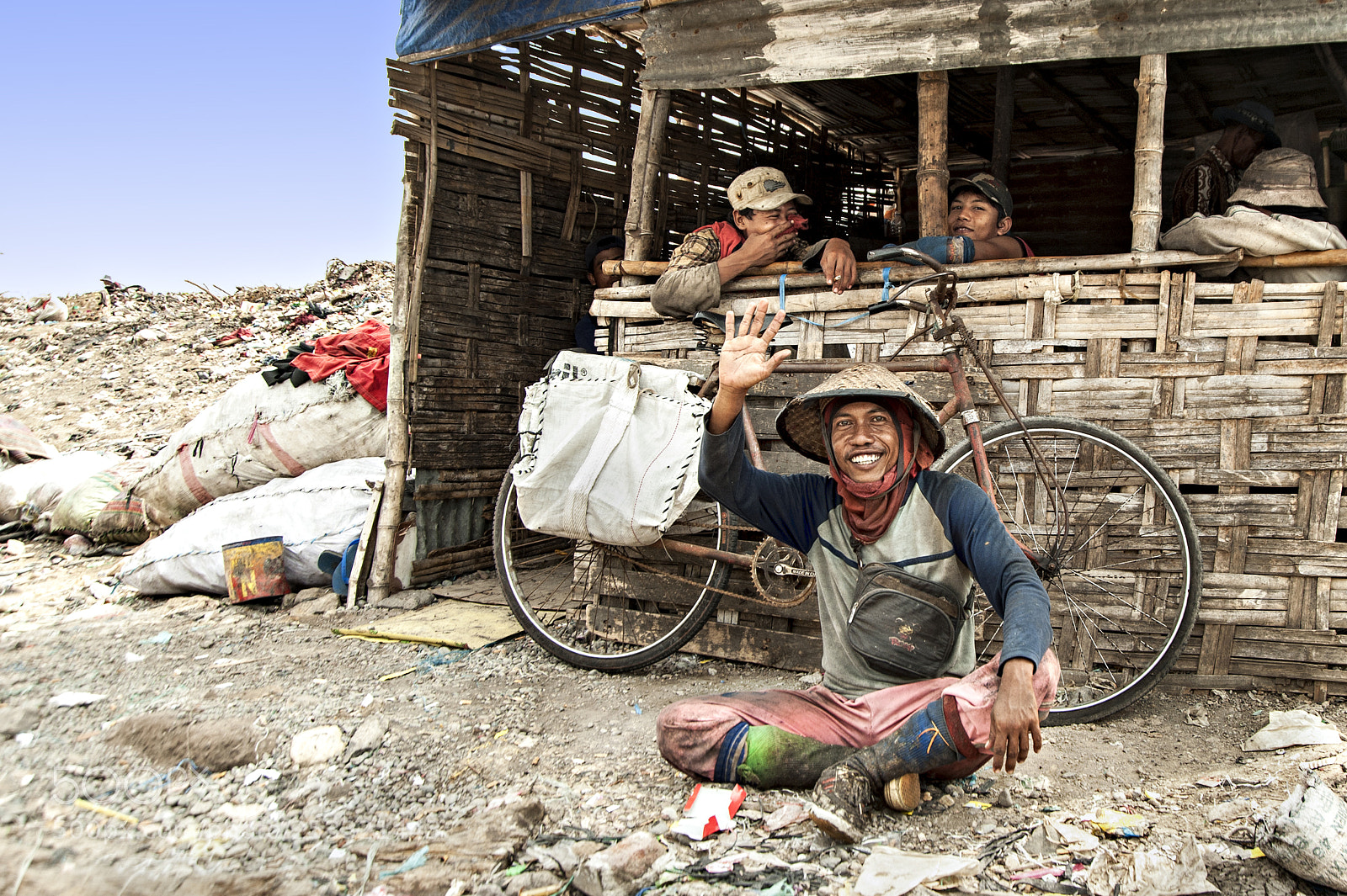 Nikon D700 sample photo. Landfill worker / indonesia photography