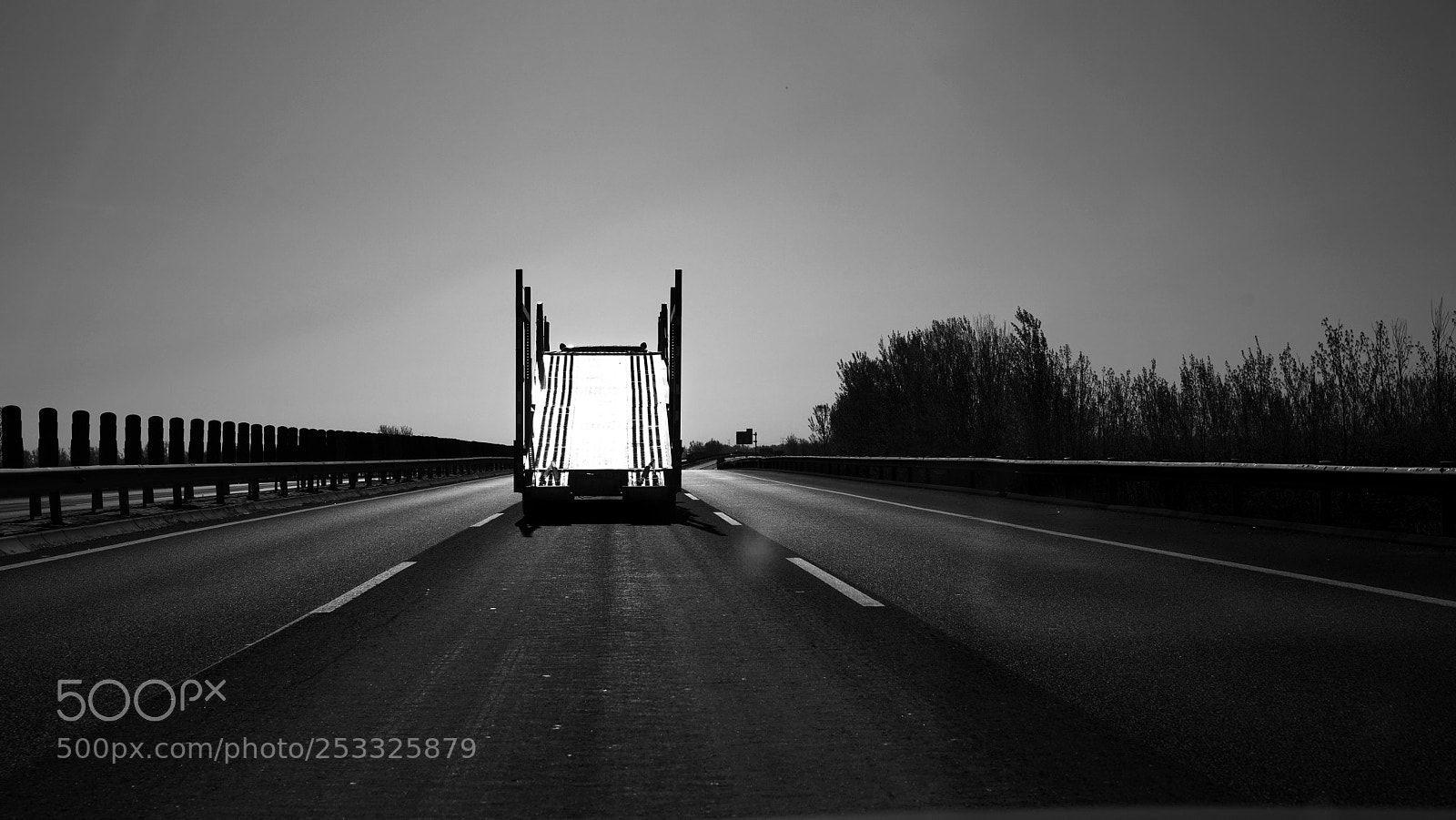 Sony a7R III sample photo. Sunny truck photography