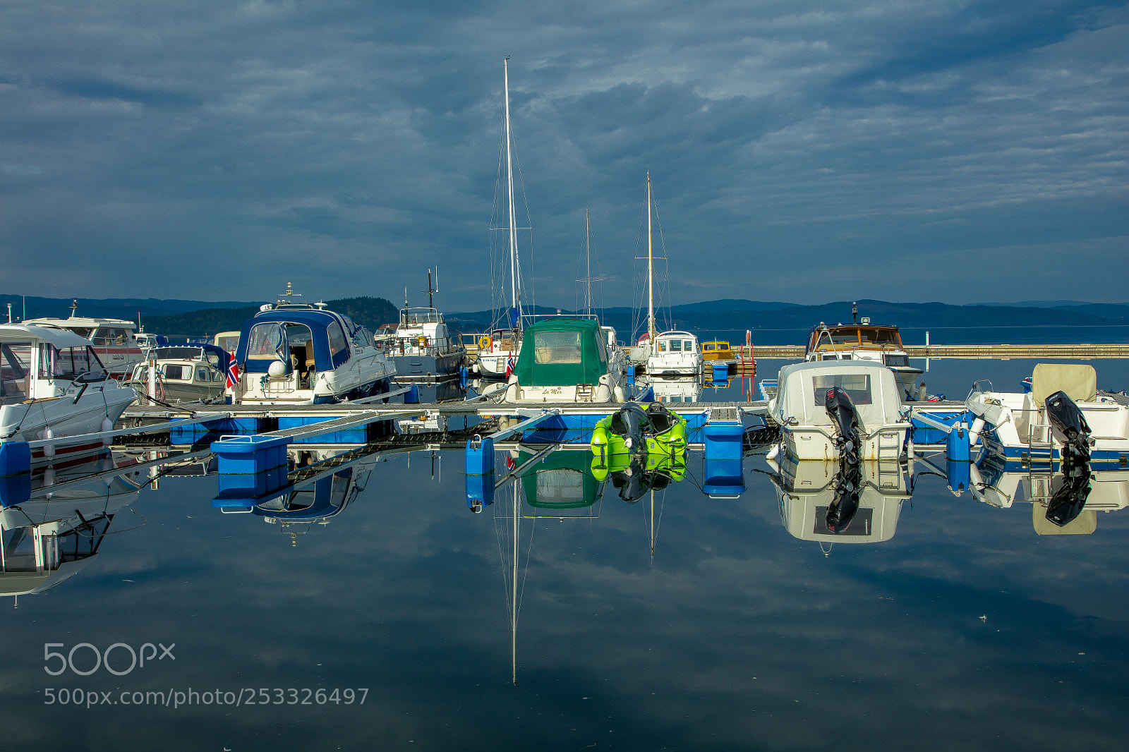 Canon EOS 5DS R sample photo. Sunshine in the harbour photography