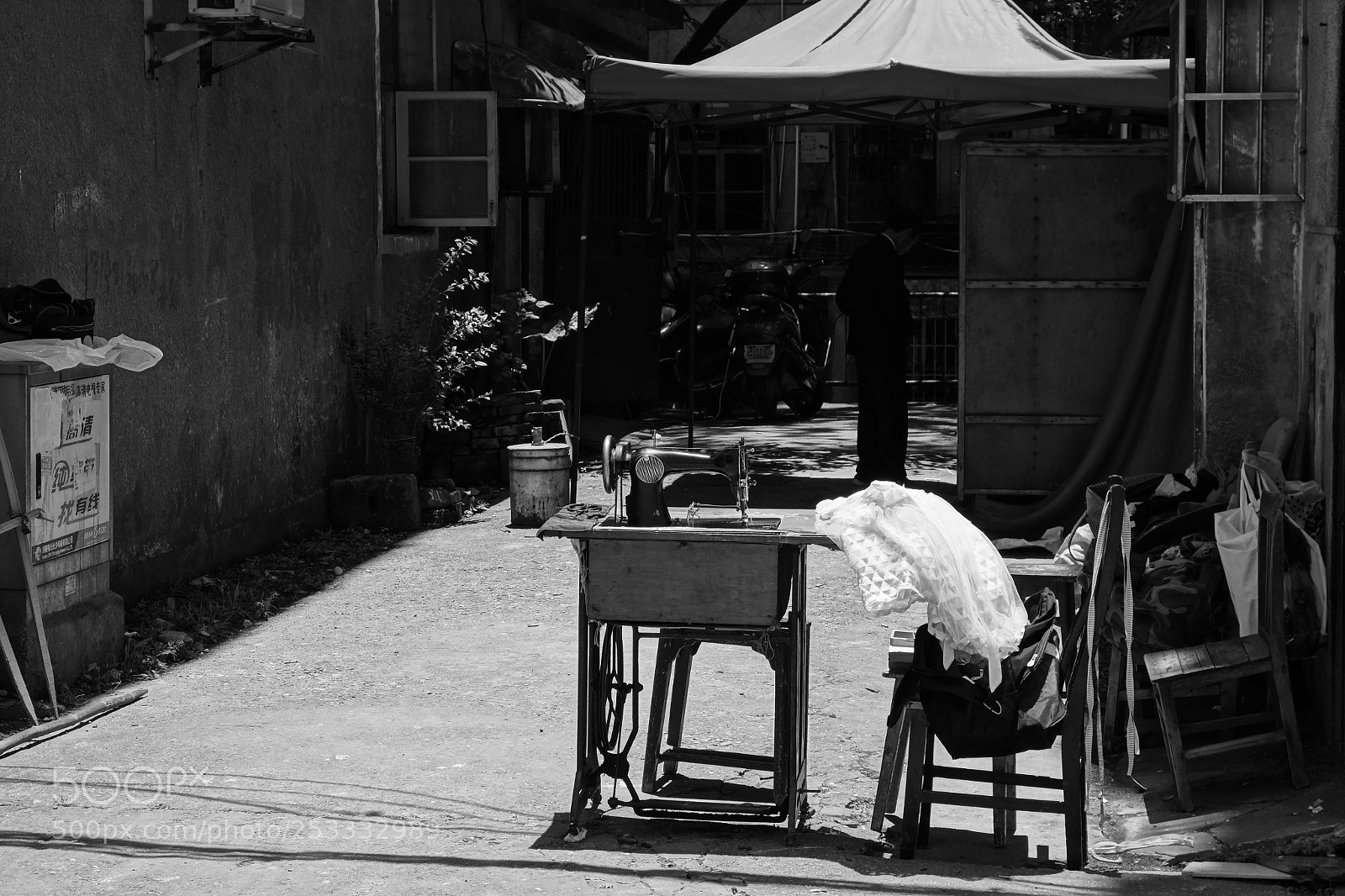 Sony Cyber-shot DSC-RX100 sample photo. Sewing machine on the photography