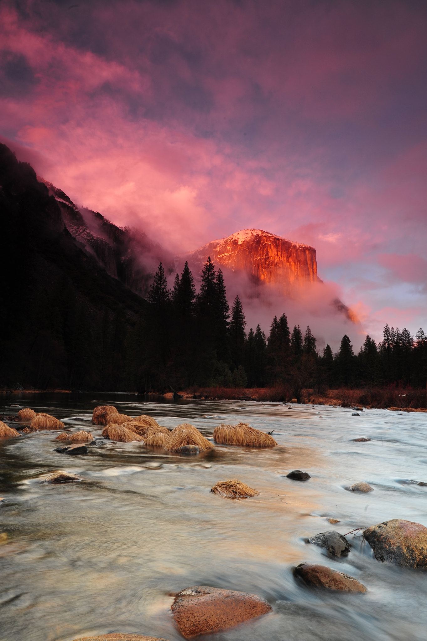 Nikon D700 + Nikon AF-S Nikkor 14-24mm F2.8G ED sample photo. Storm clearing at yosemite valley view photography