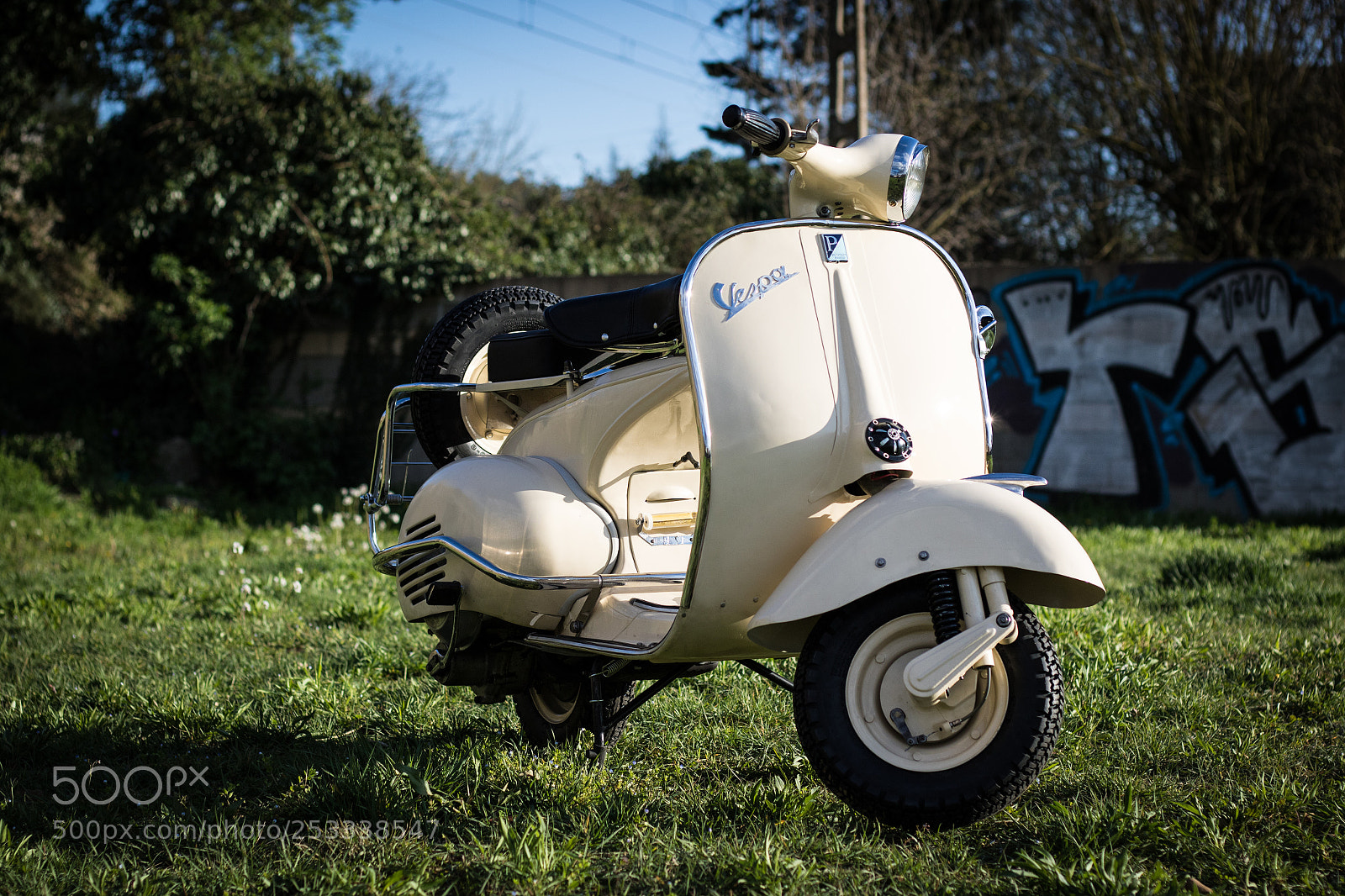 Canon EOS 7D Mark II sample photo. Vespa 125 n 1966 photography