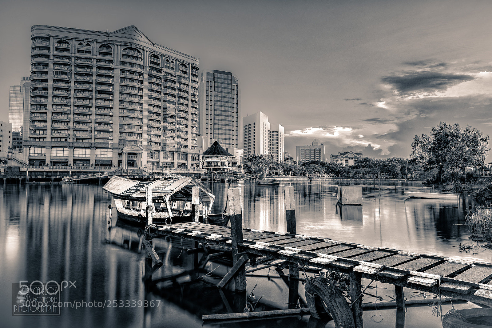Canon EOS-1D X Mark II sample photo. River crossing boat photography