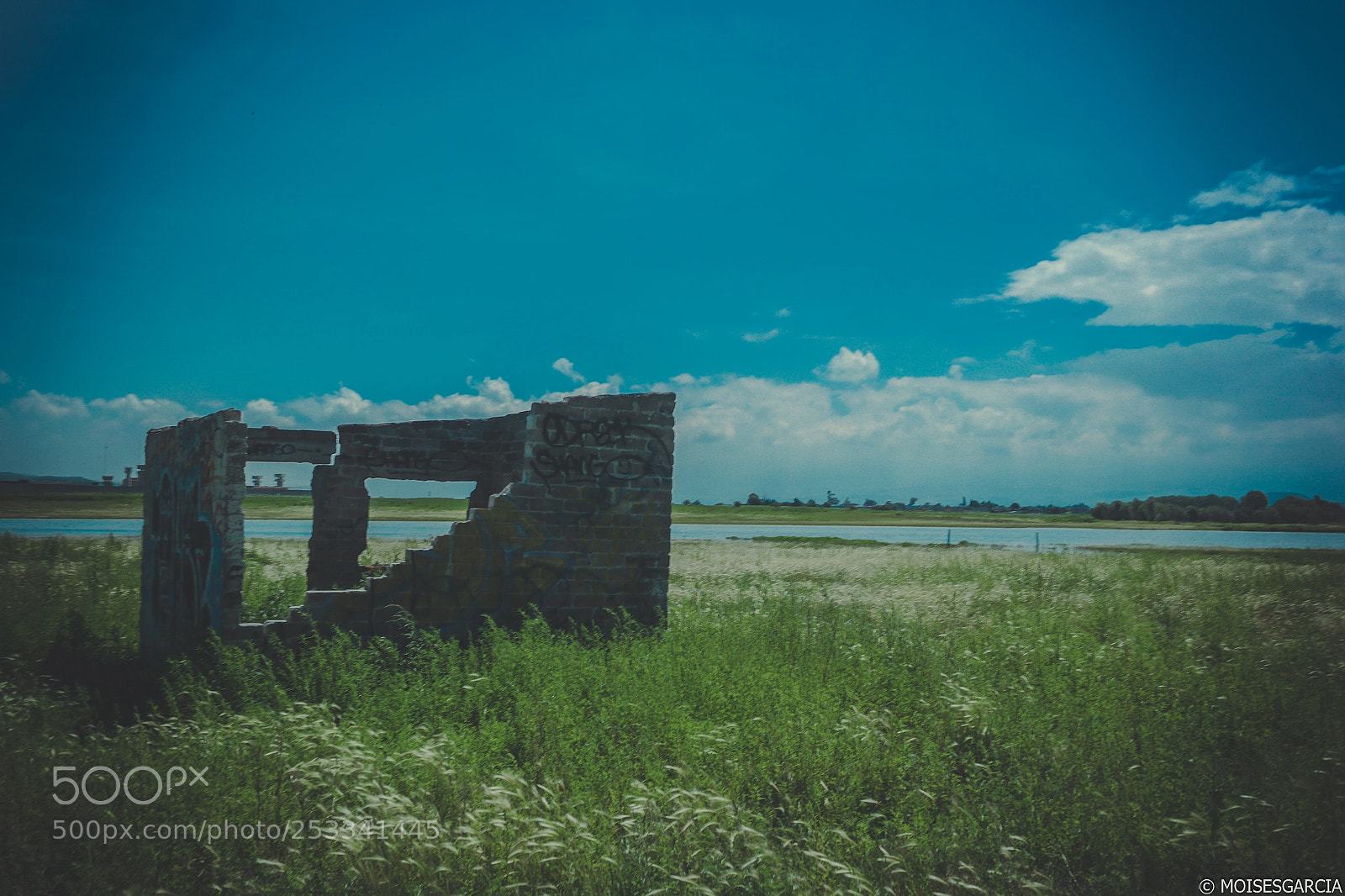 Samsung NX2000 sample photo. Abandoned photography