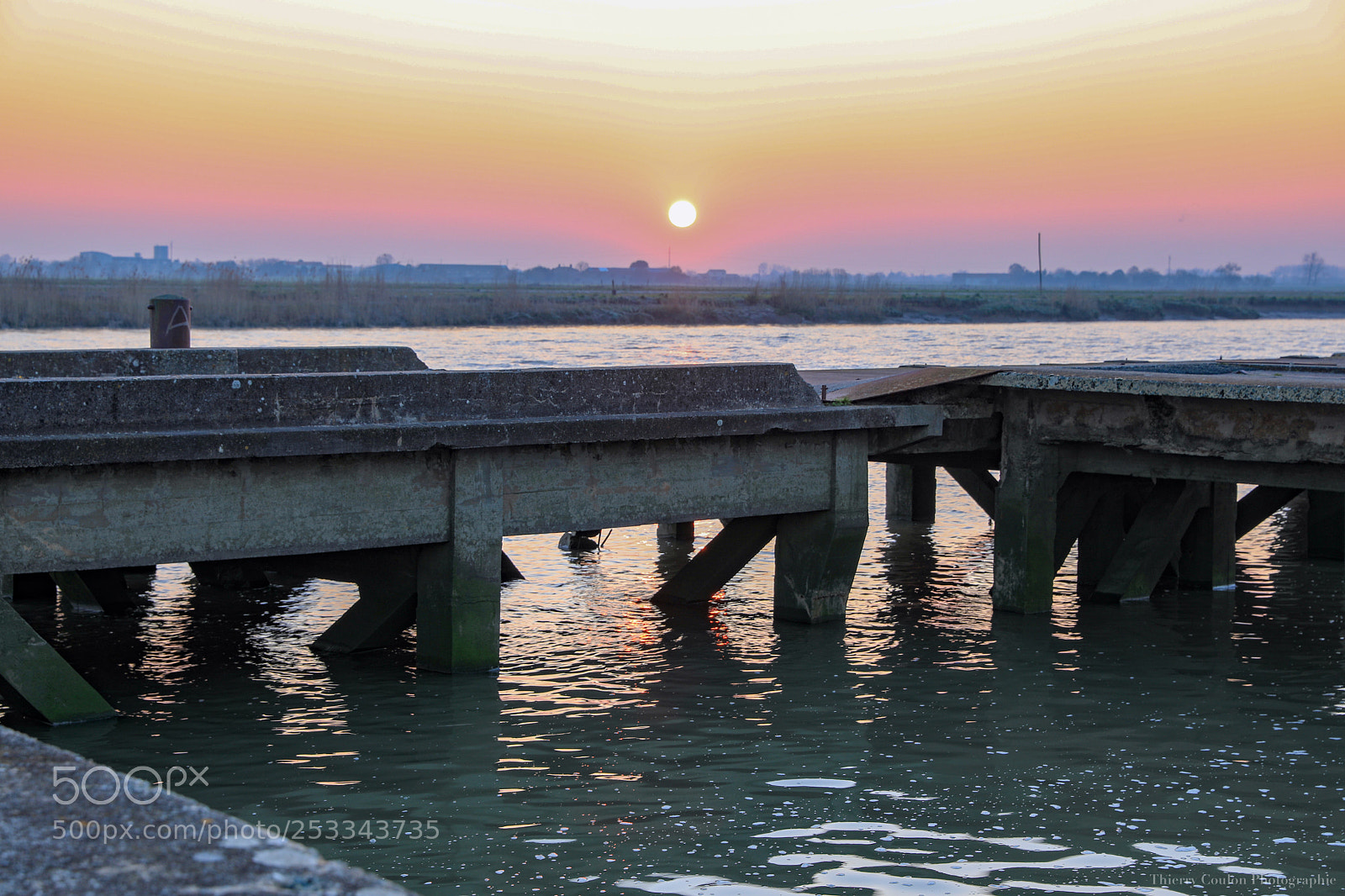 Canon EOS 5D Mark IV sample photo. Soleil timide sur la photography