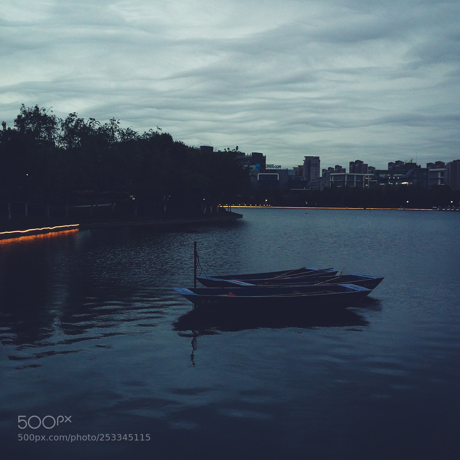 HUAWEI P10 Plus sample photo. Lonely city photography