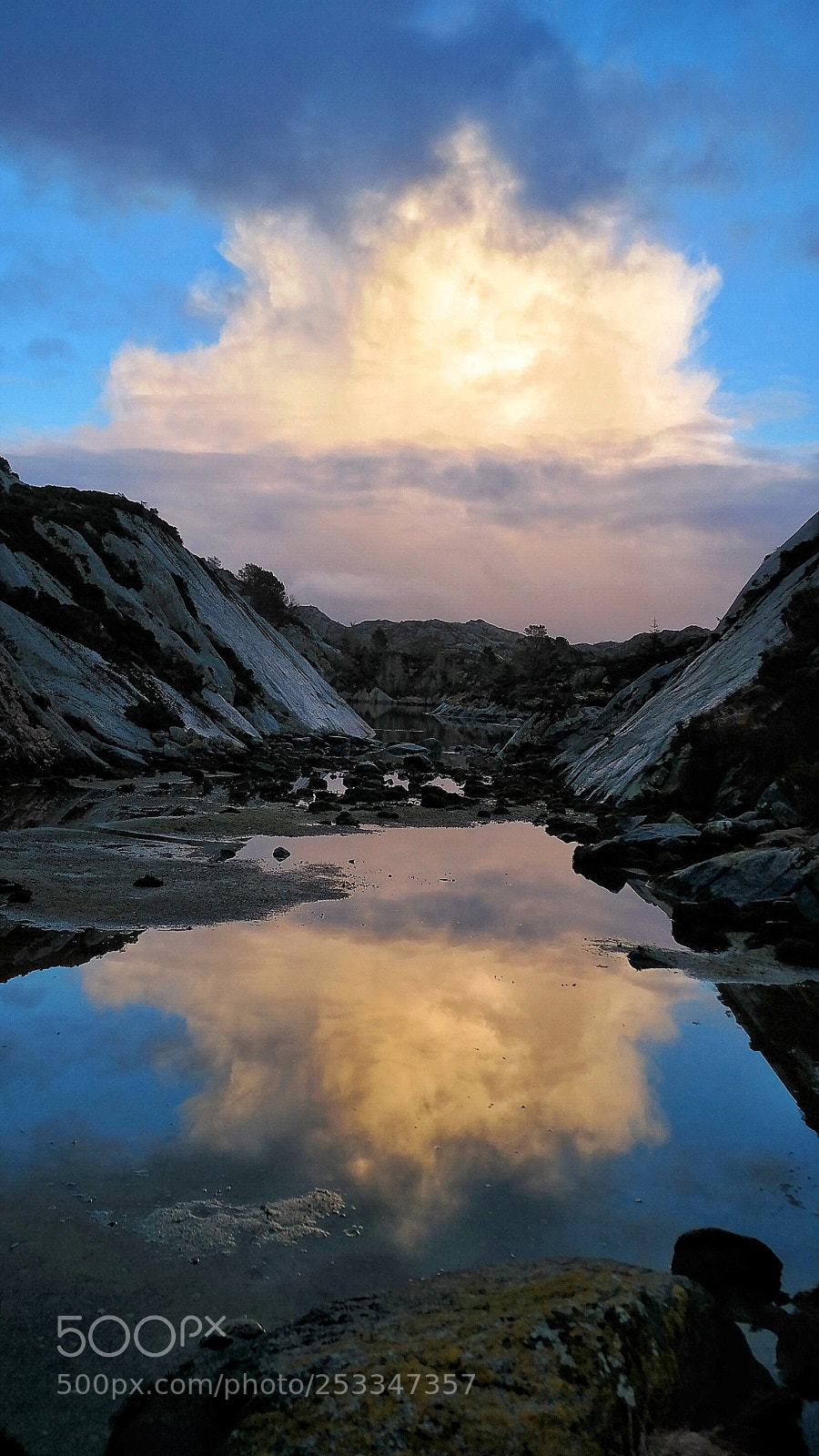 Samsung NX300 sample photo. Golden cloud..  photography
