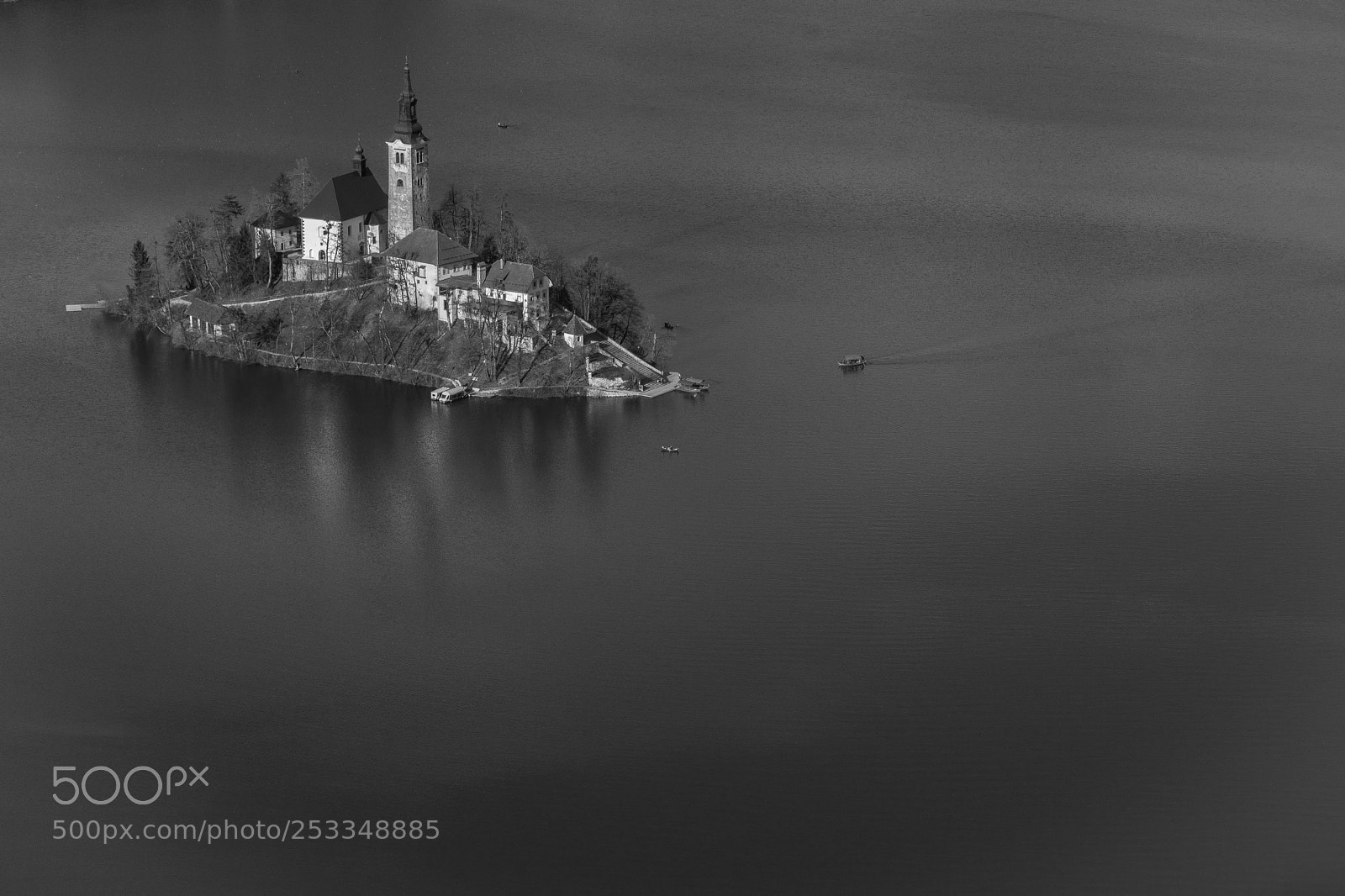 Canon EOS 750D (EOS Rebel T6i / EOS Kiss X8i) sample photo. Nice day in bled photography